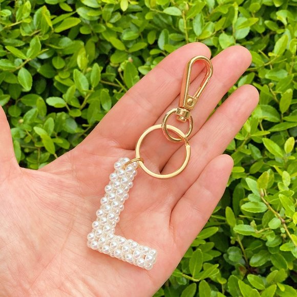 Hand Knitted Retro Pearl Initial Key Chain - Picture 15 of 16